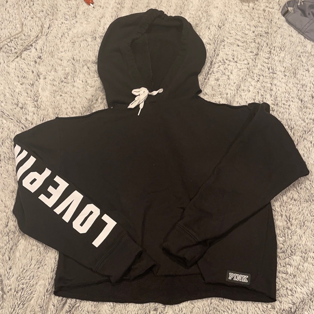 Mid cropped black hoodie